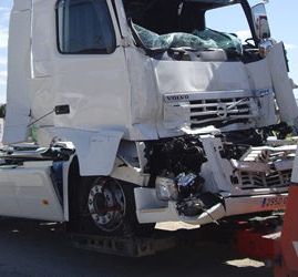 Grúas Bobbytrans arrastre de camiones accidentado